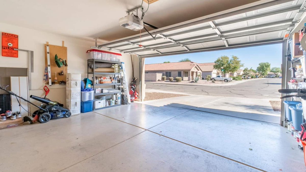 Why Professional Garage Door Service Beats DIY Repairs